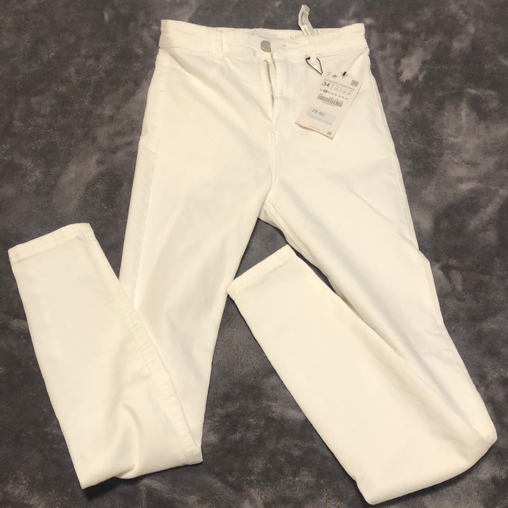 Hi rise ankle length white jeans